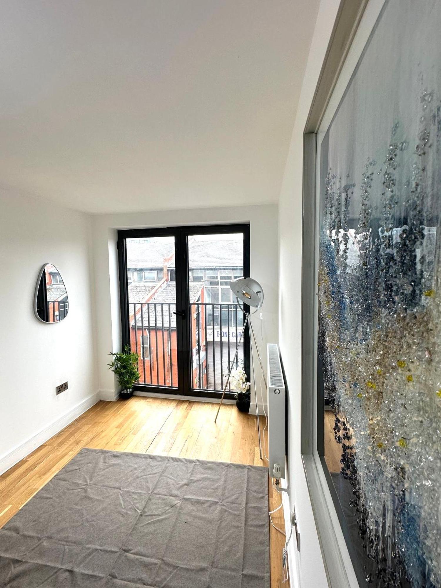 Elegant Spacious Modern 2 Bedroom - Whitechapel - 5mins To Aldgate Station * Londres